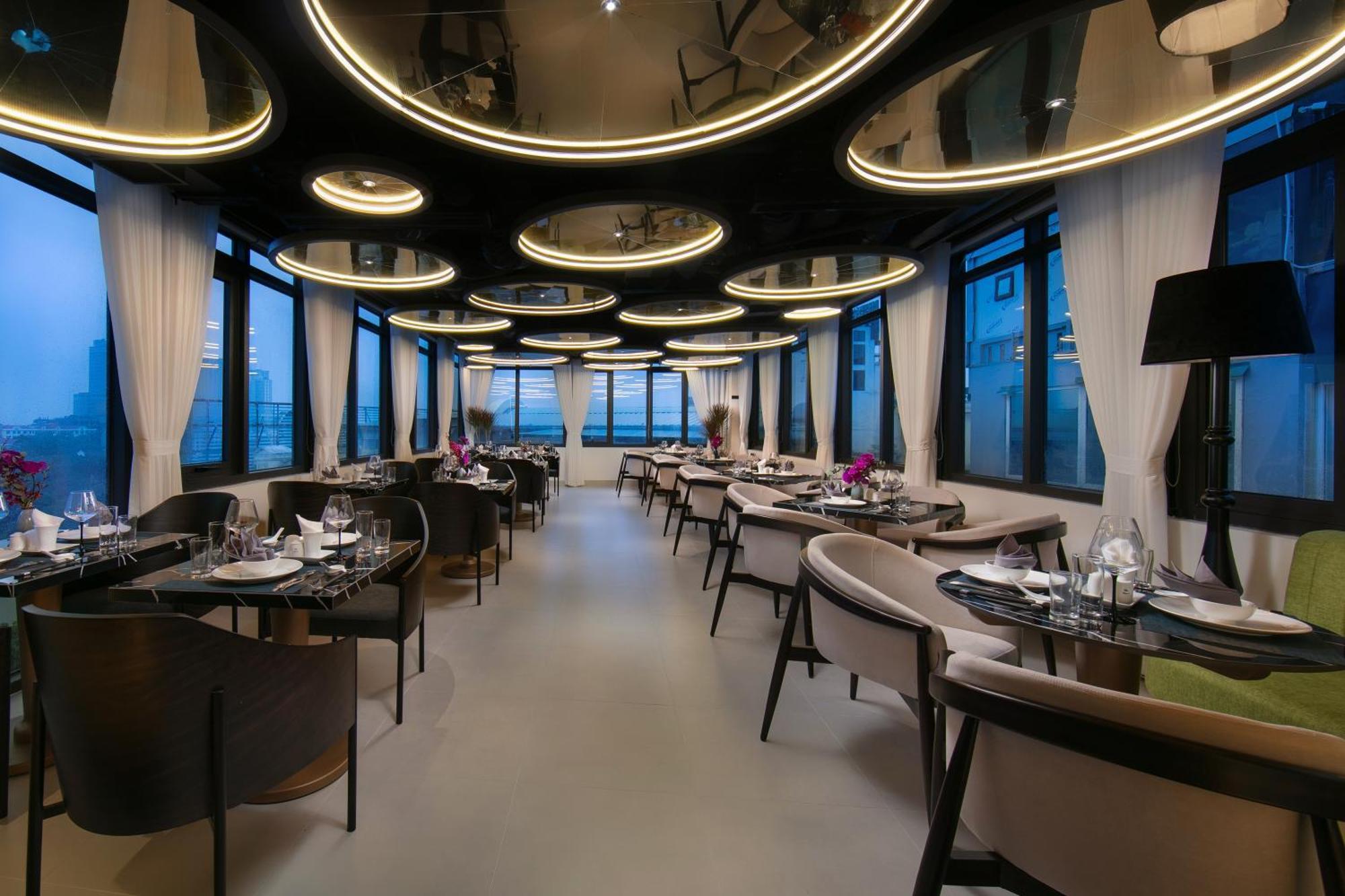 Le Premier Hotel & Rooftop Bar Hanoi Exterior photo