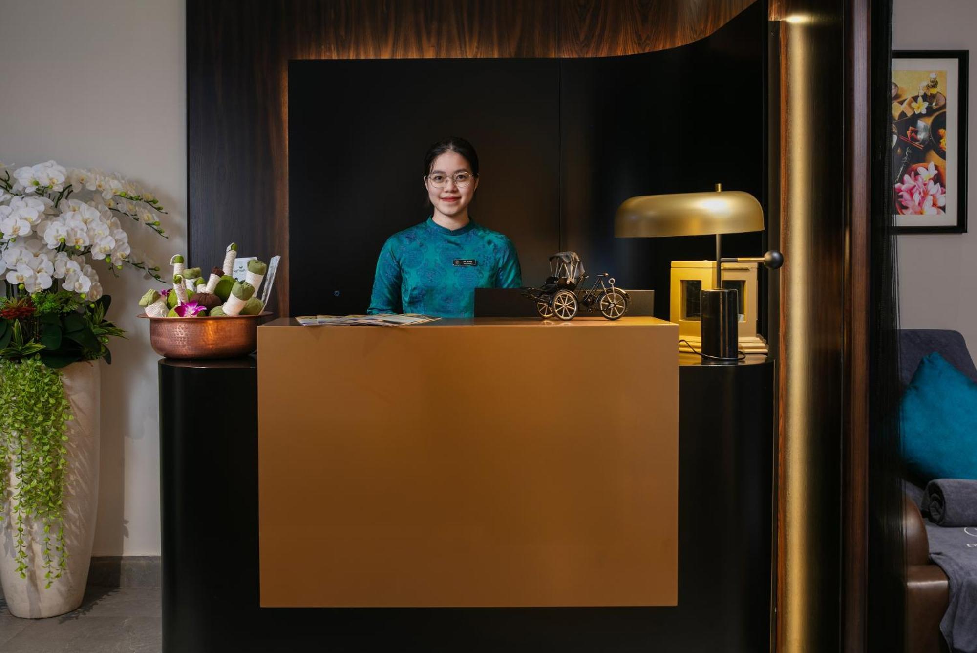 Le Premier Hotel & Rooftop Bar Hanoi Exterior photo