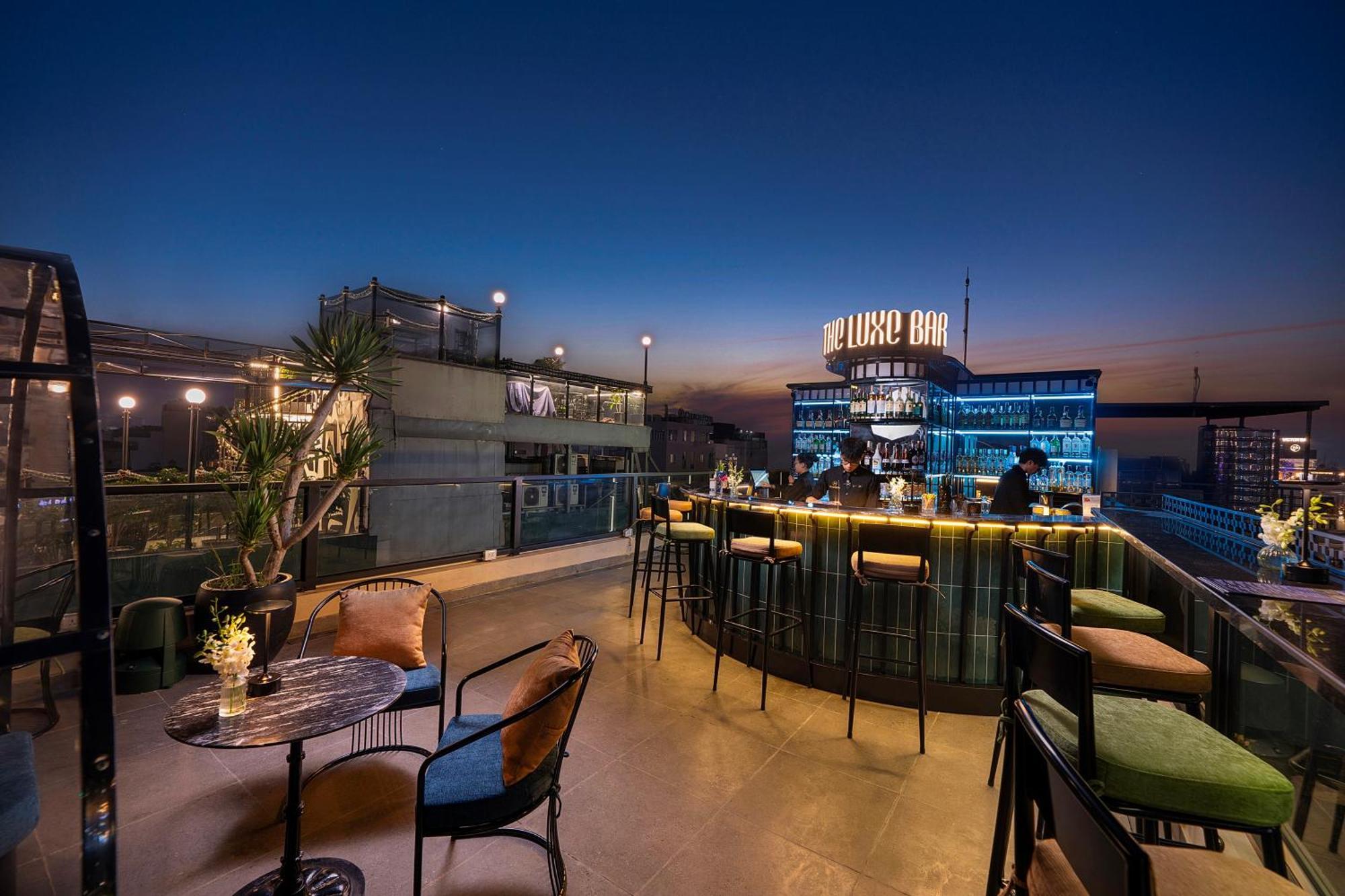 Le Premier Hotel & Rooftop Bar Hanoi Exterior photo